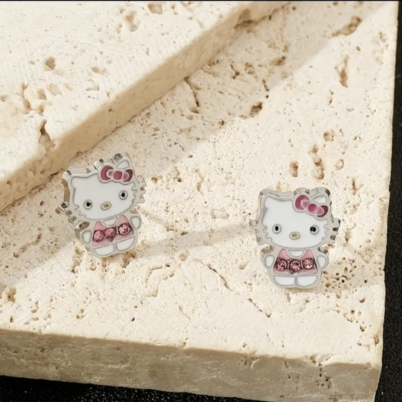 Hello Kitty Earrings - Picture 4 of 4